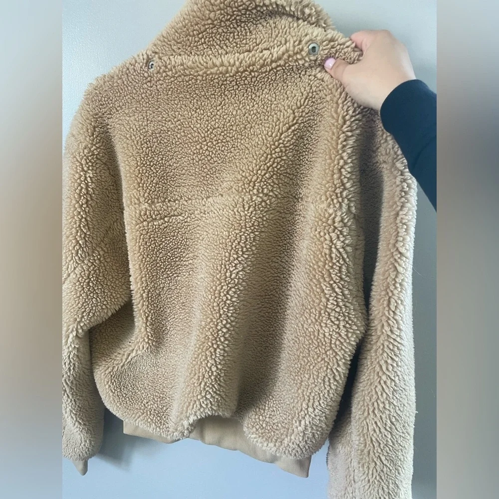 Alo Yoga Foxy Sherpa Camel Jacket size Medium